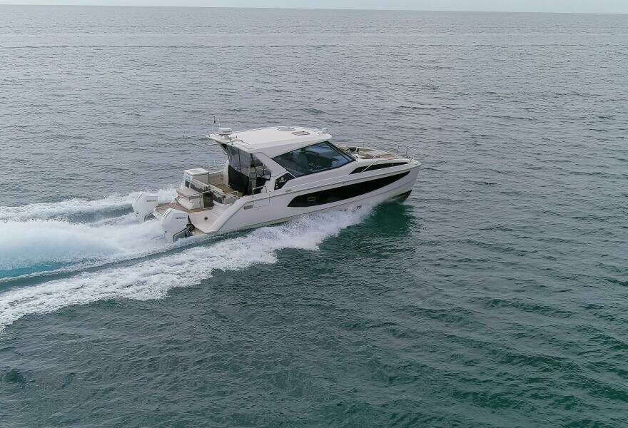 2023 36 Aquila Sport Two Lucky Running