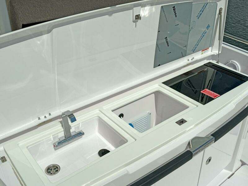 37ft Axopar Yacht For Sale