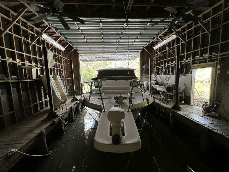 47ft Bayliner Yacht For Sale