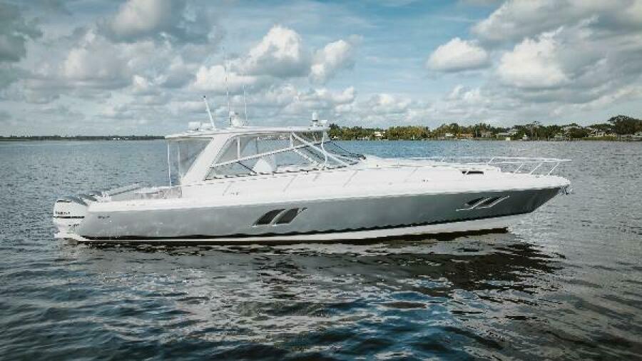 47' 2018 Intrepid 475 Sport Yacht