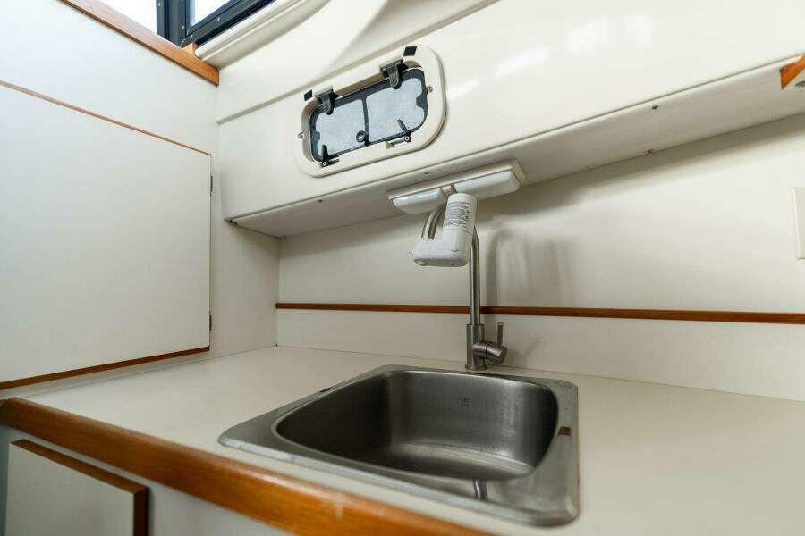 31ft Camano Yacht For Sale