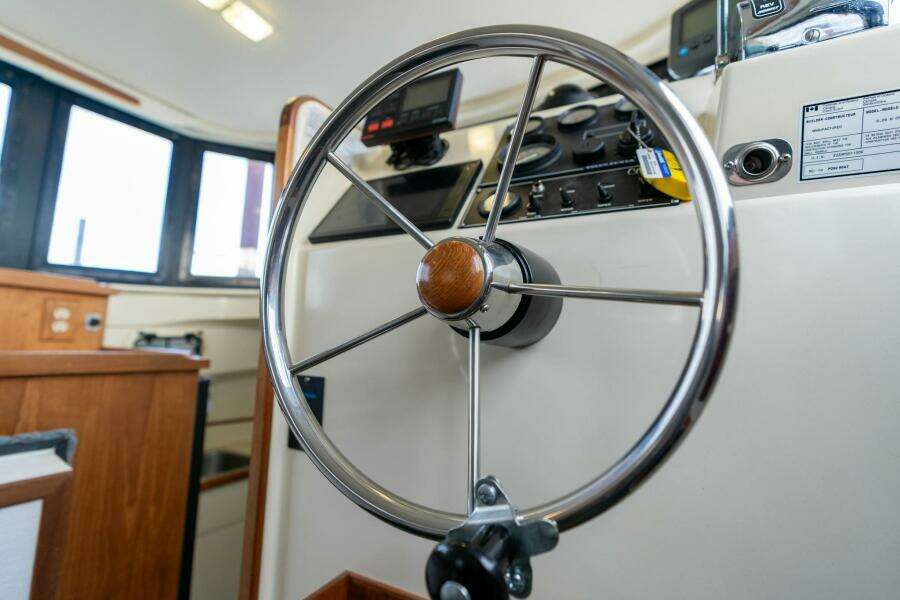 31ft Camano Yacht For Sale