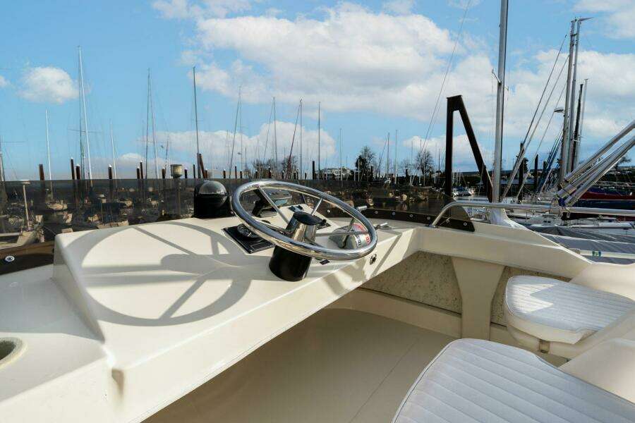 31ft Camano Yacht For Sale