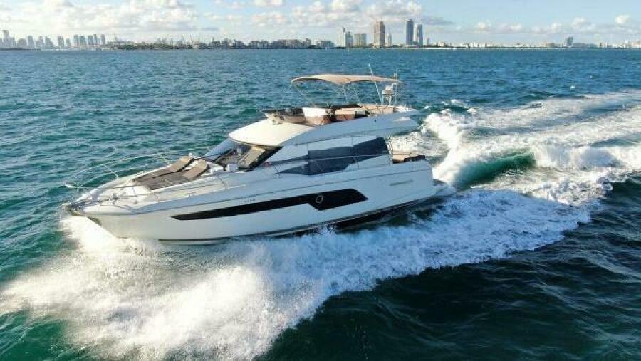 52' 2018 Prestige 520