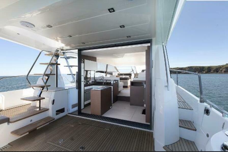 52' 2018 Prestige 520
