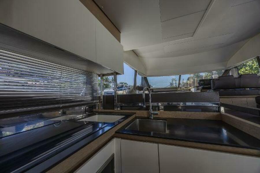 52' 2018 Prestige 520