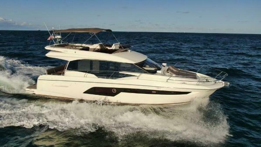 52' 2018 Prestige 520