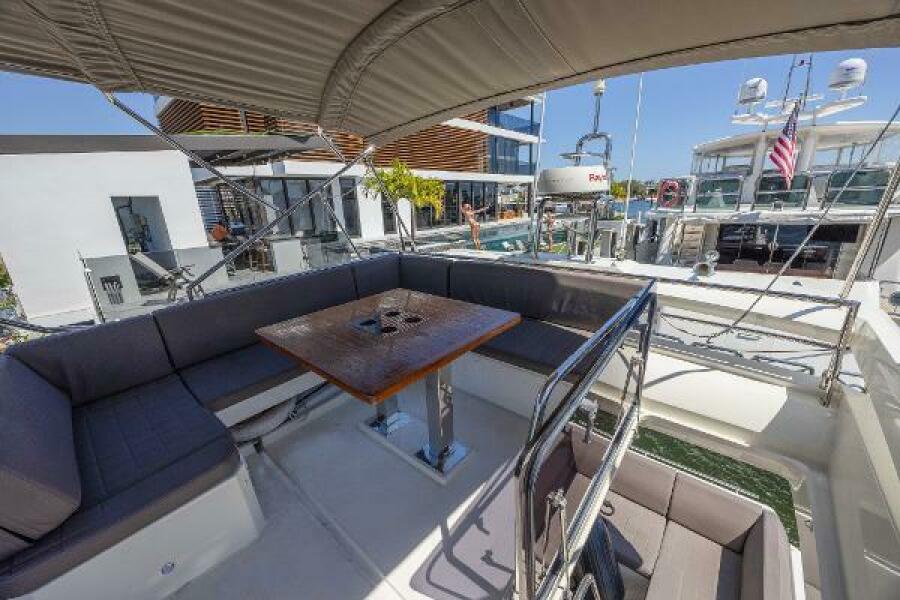 52' 2018 Prestige 520