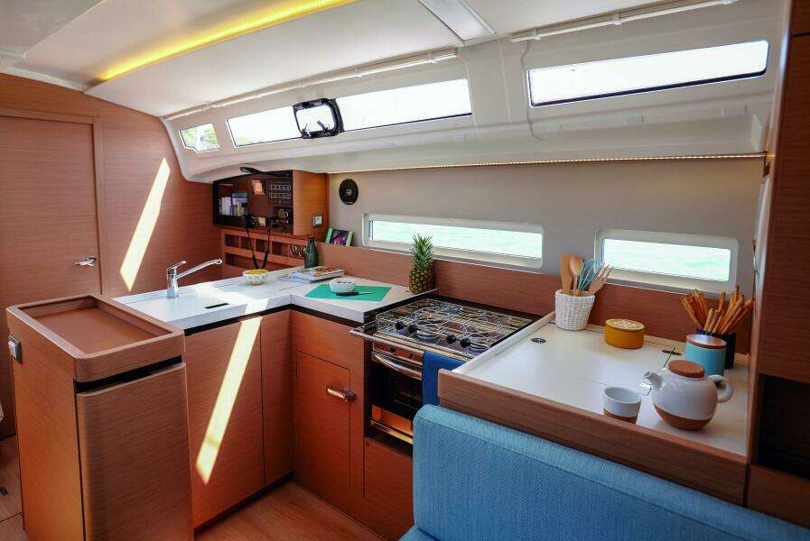 41ft Jeanneau Yacht For Sale