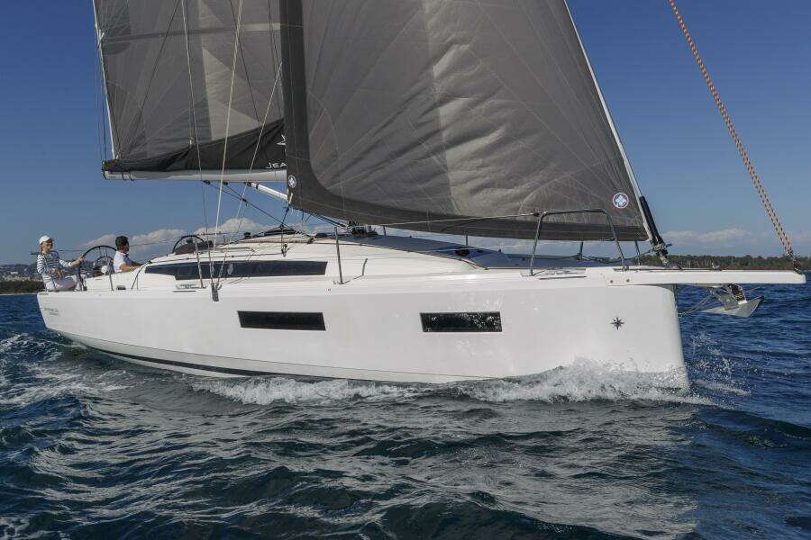 35ft Jeanneau Yacht For Sale