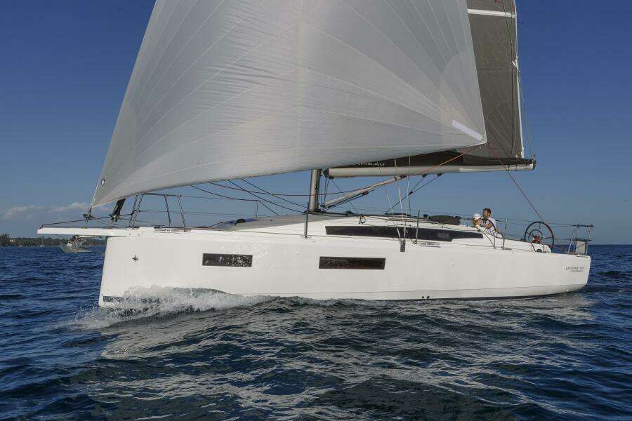 35ft Jeanneau Yacht For Sale