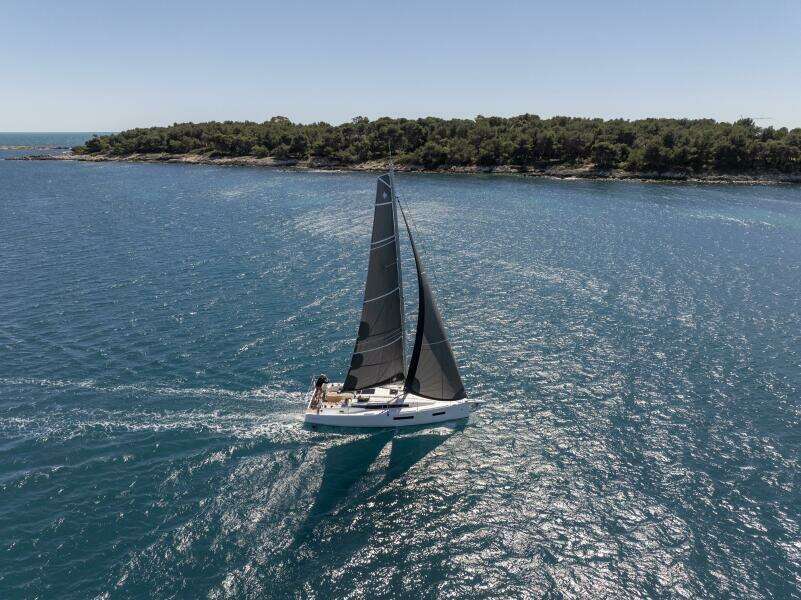 35ft Jeanneau Yacht For Sale