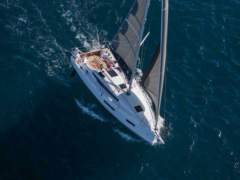 35ft Jeanneau Yacht For Sale