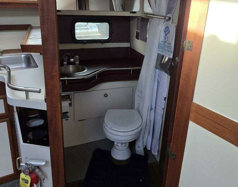 33ft Cruisers Yacht For Sale
