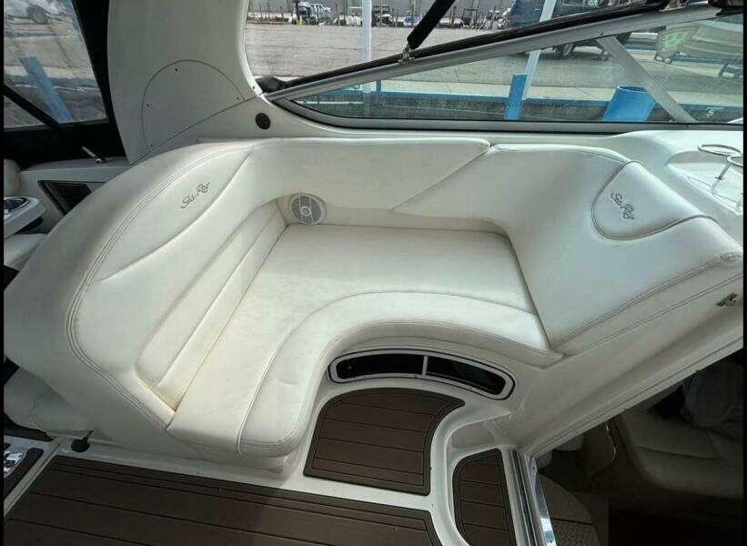 28ft Sea Ray Yacht For Sale