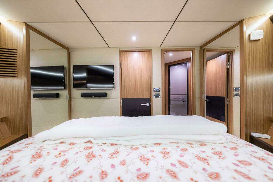 AEQUA 1 59ft Sea Ray Yacht For Sale