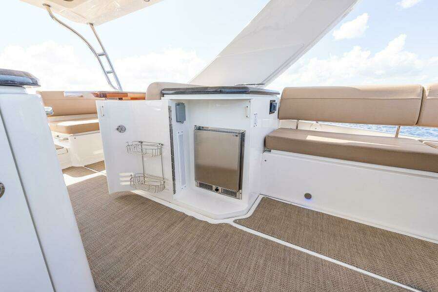 AEQUA 1 59ft Sea Ray Yacht For Sale