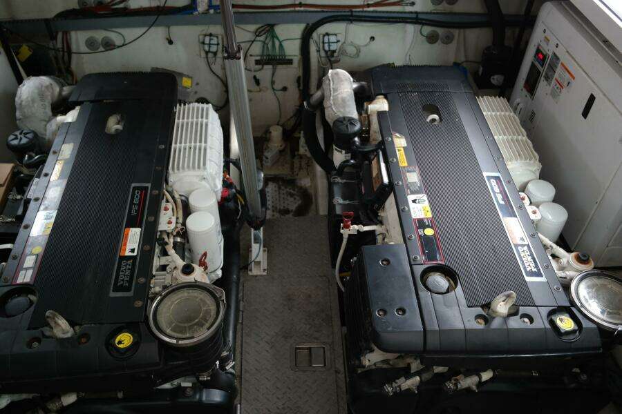 ISABELLA IV 43ft Four Winns Yacht For Sale