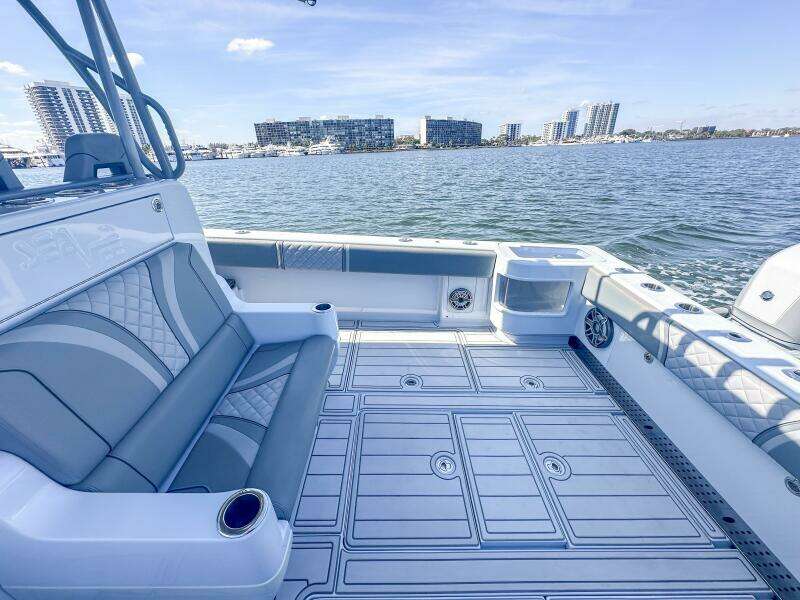 37ft SeaVee Yacht For Sale