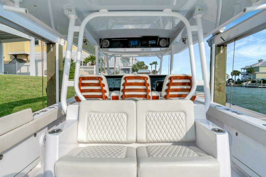 2023 Jupiter 43 Center Console 