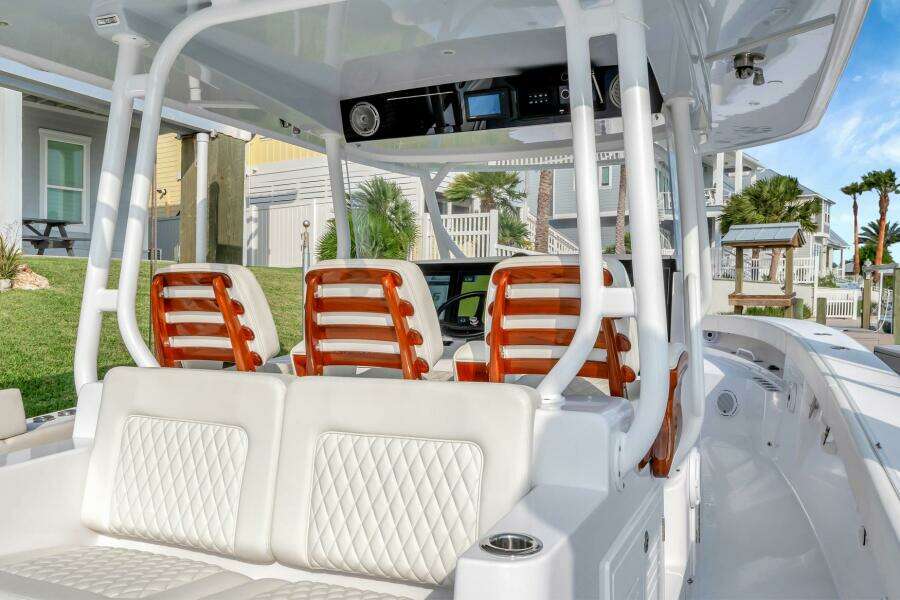 2023 Jupiter 43 Center Console 