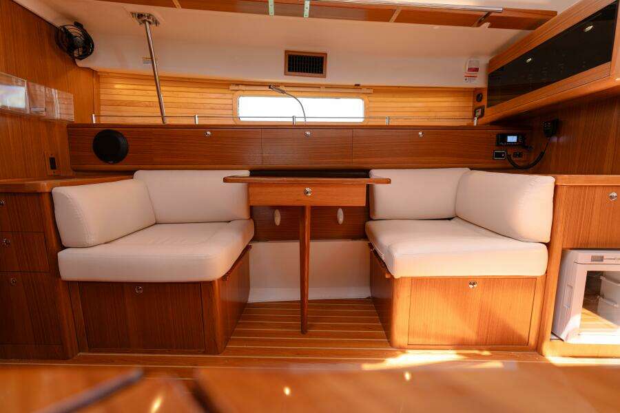 2023 Catalina 425