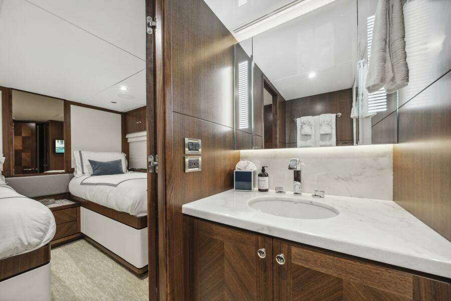 CHINDON 100ft Ocean Alexander Yacht For Sale