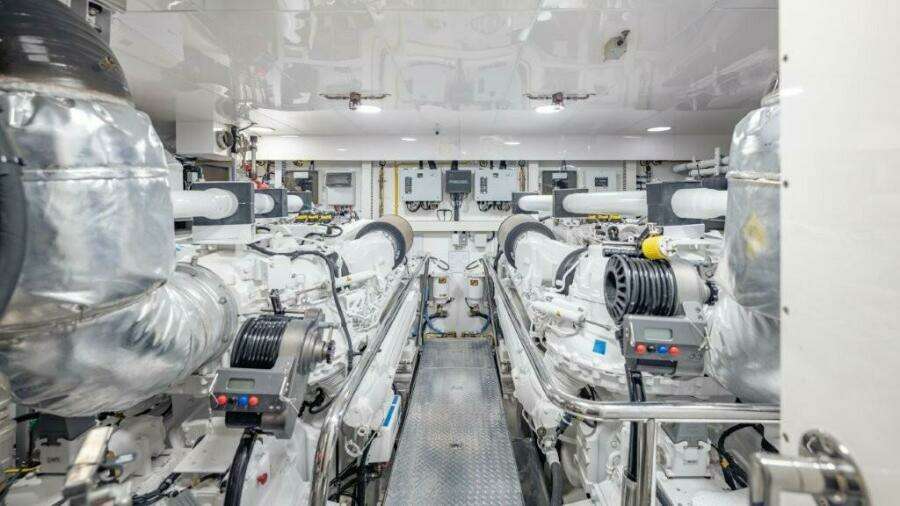 CHINDON 100ft Ocean Alexander Yacht For Sale