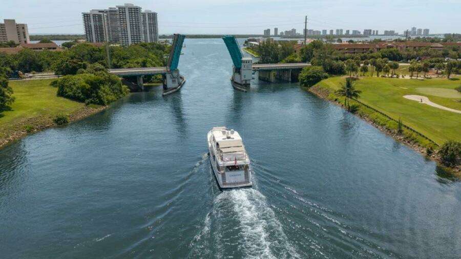 CHINDON 100ft Ocean Alexander Yacht For Sale