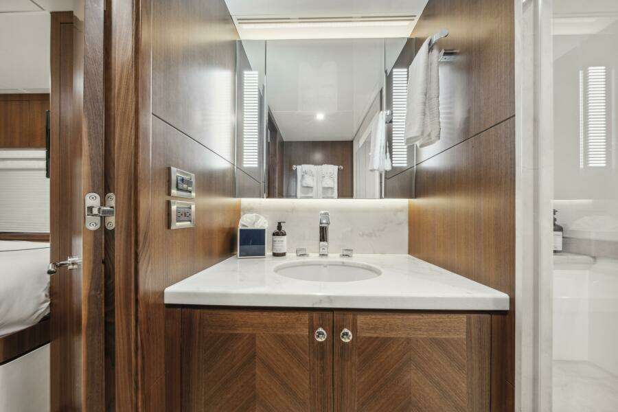 CHINDON 100ft Ocean Alexander Yacht For Sale