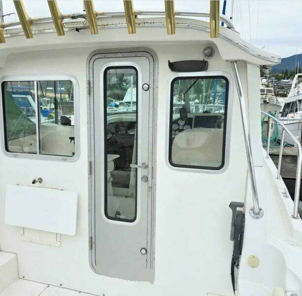 30ft Seaswirl Striper Yacht For Sale