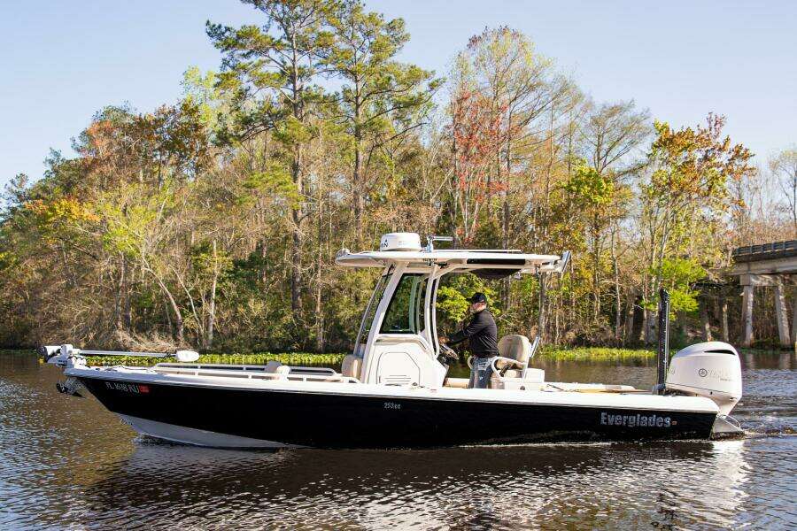 25ft Everglades Yacht For Sale