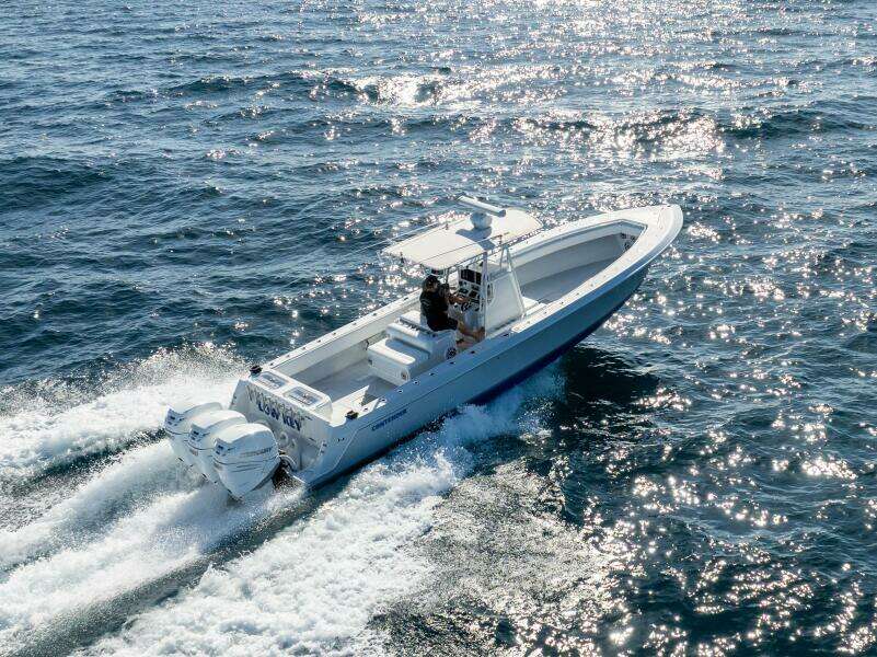 33ft Contender Yacht For Sale