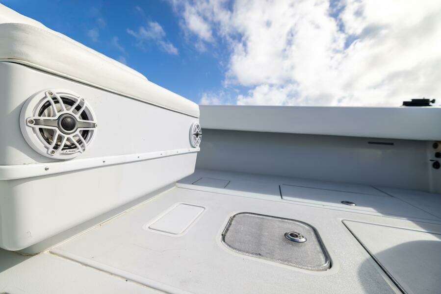 33ft Contender Yacht For Sale