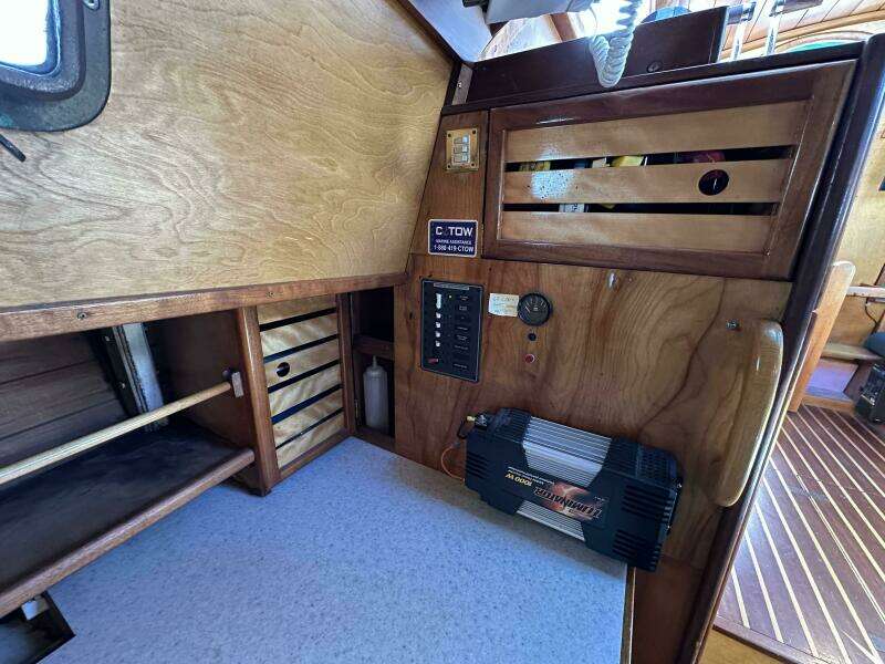 VELLEITY 33ft Truant Yacht For Sale