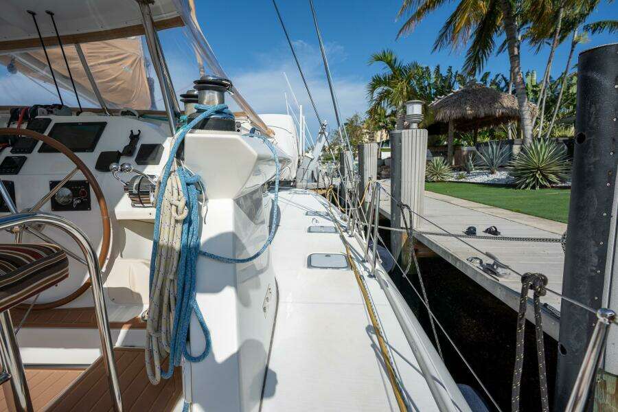 42ft Lagoon Yacht For Sale