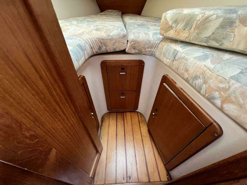 HAUNTED by WATER 32ft Catalina Yacht For Sale