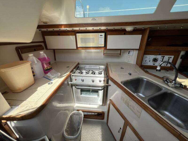 HAUNTED by WATER 32ft Catalina Yacht For Sale