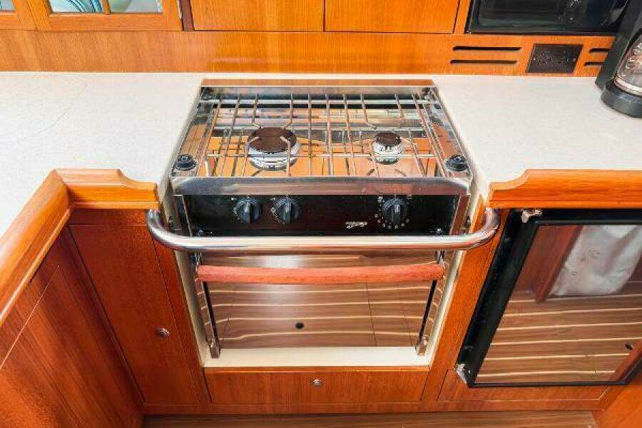 Saba Rock N 38ft Hunter Yacht For Sale