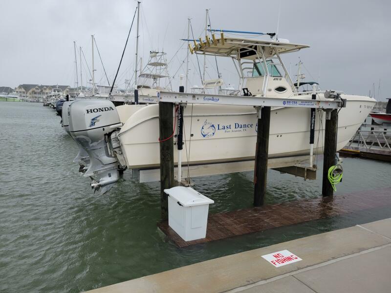 2005 World Cat 270TE
