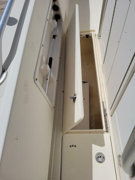 2005 World Cat 270TE