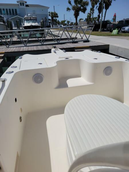 2005 World Cat 270TE