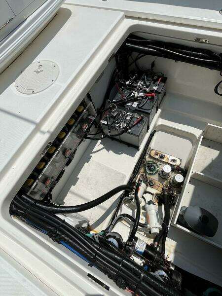 UNNAMED 35ft Boston Whaler Yacht For Sale
