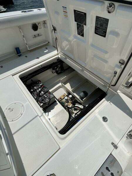 UNNAMED 35ft Boston Whaler Yacht For Sale