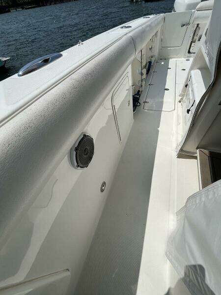 UNNAMED 35ft Boston Whaler Yacht For Sale