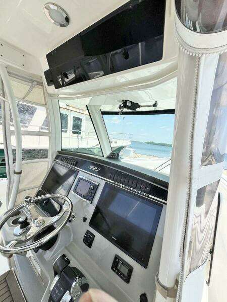 UNNAMED 35ft Boston Whaler Yacht For Sale
