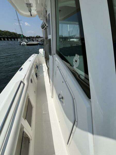 UNNAMED 35ft Boston Whaler Yacht For Sale