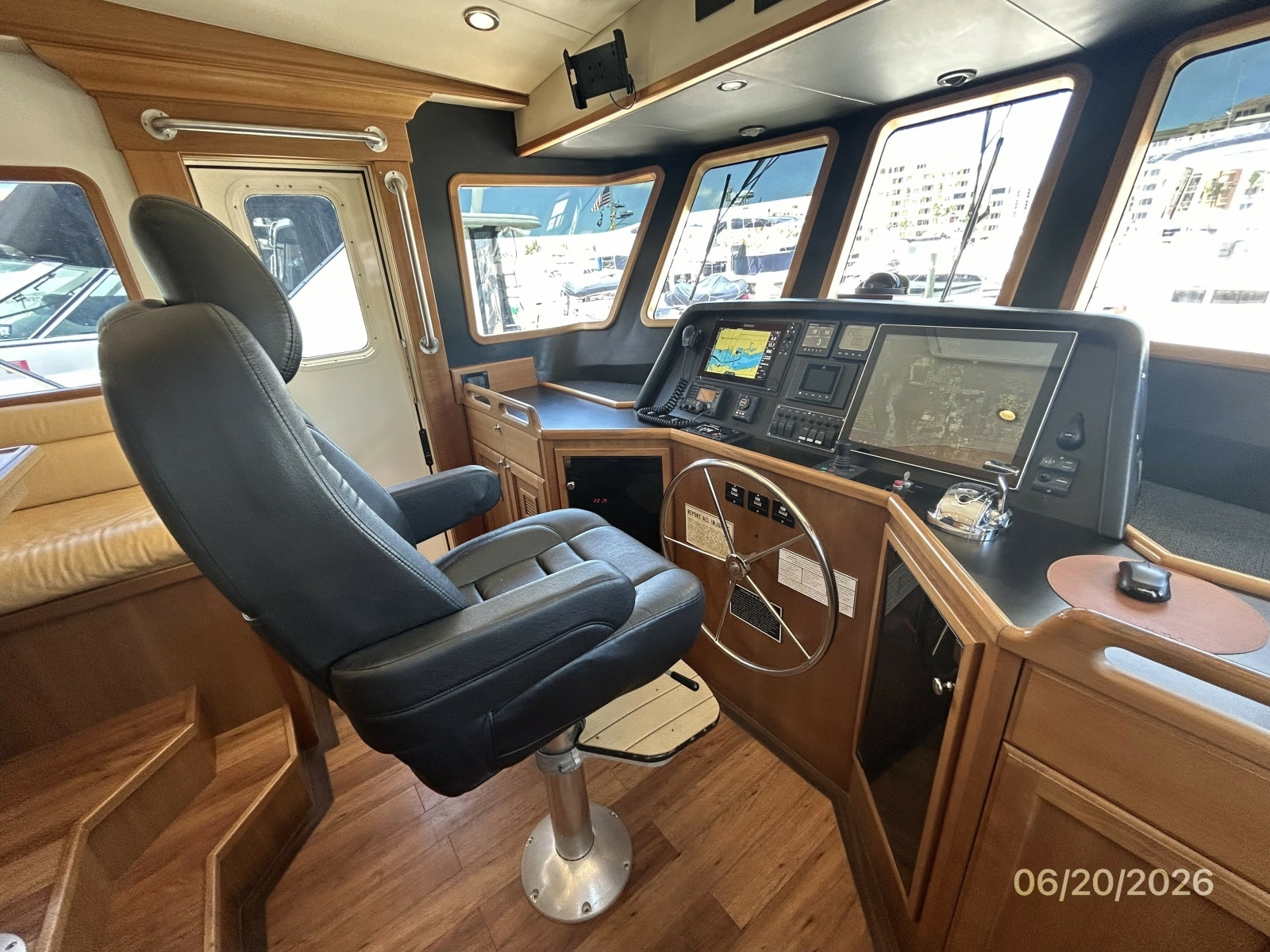 45' Northwest pilothouse helm1