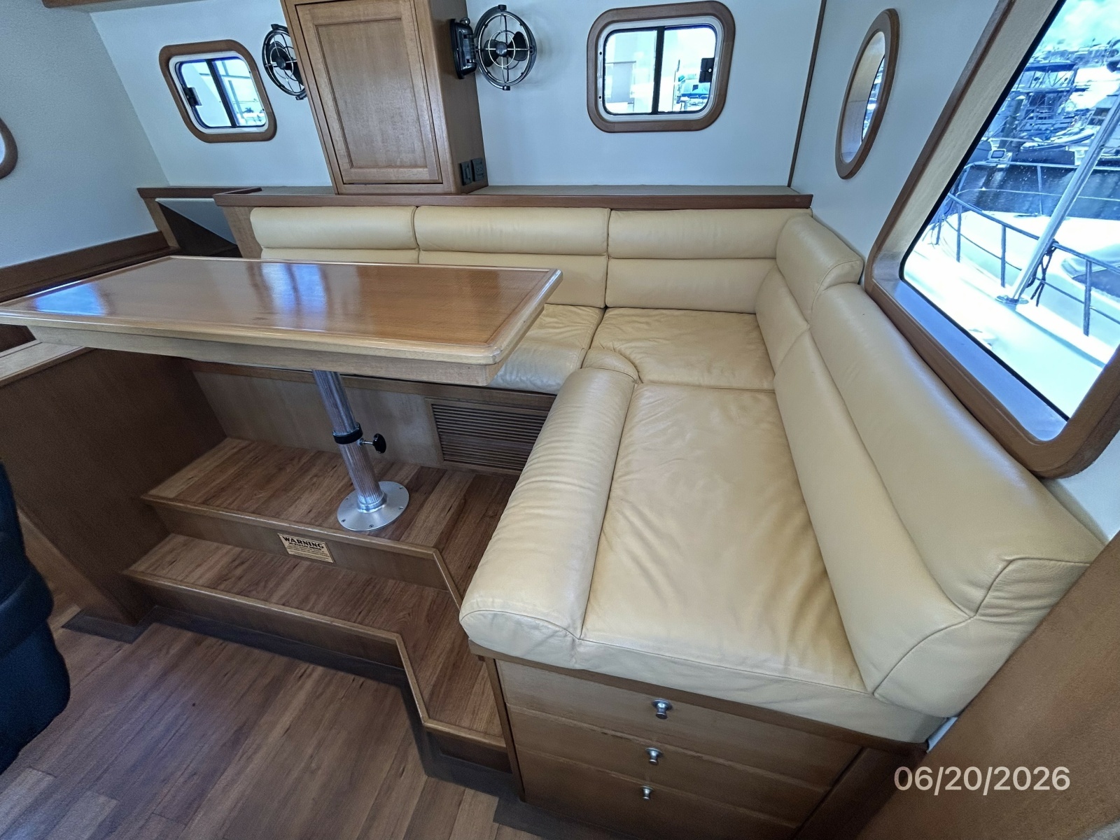 45' Northwest pilothouse aft seating2
