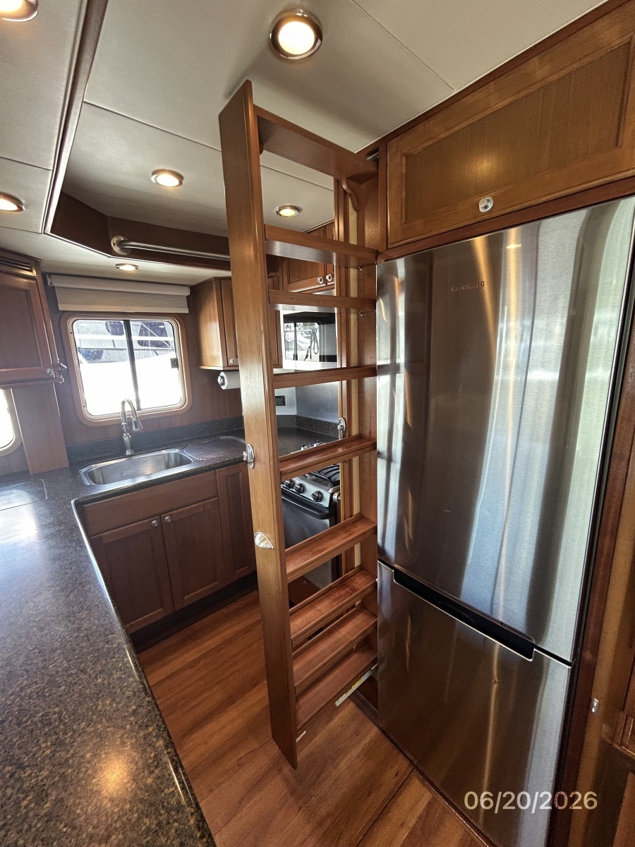 45' Northwest galley pantry